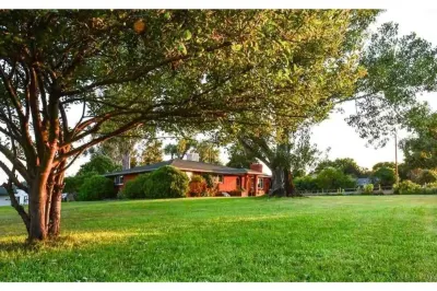Mountain View Farmhouse; lots of extras!