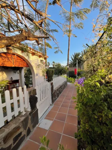 Bungalow con Césped Privado y Piscina de Agua Salada. En Maspalomas, GC!