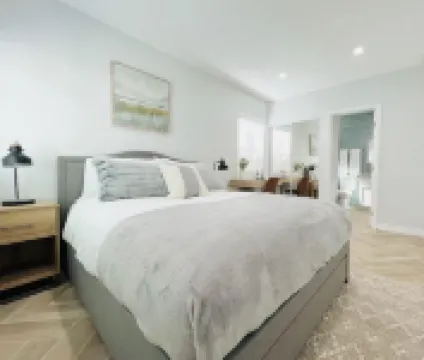 Steps to the Sand-Upscale Beach Cottage