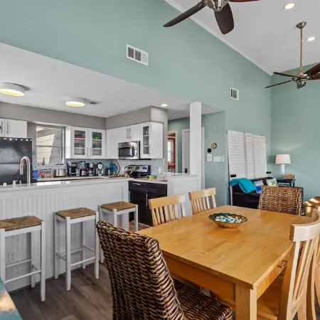 Unobstructed Ocean Views!  Walk to the Beach! King Bed. Pets. Nema 14-50 Outlet!