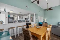 Unobstructed Ocean Views!  Walk to the Beach! King Bed. Pets. Nema 14-50 Outlet!