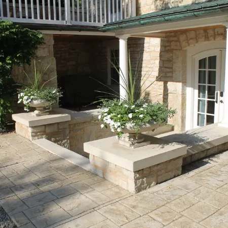 The Carriage House - Historic getaway in the heart of the city!
