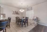 Beautiful Home with Pool & Hot Tub close to National Parks Hotels in Selma