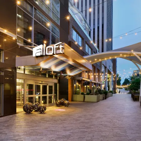 Aloft Greenville Downtown Отели рядом с достопримечательностью «Театр Warehouse»