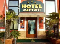 Hotel Matteotti Hotels near Carrefour Express