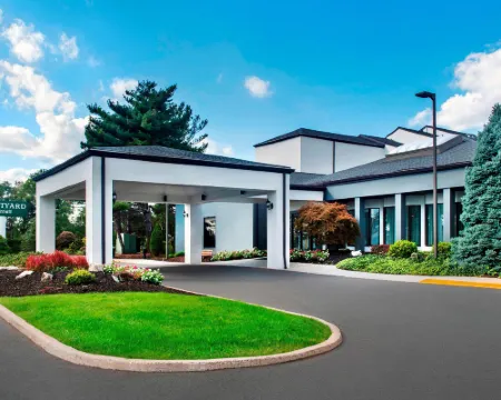 Courtyard Newark Liberty International Airport Hotels in Newark