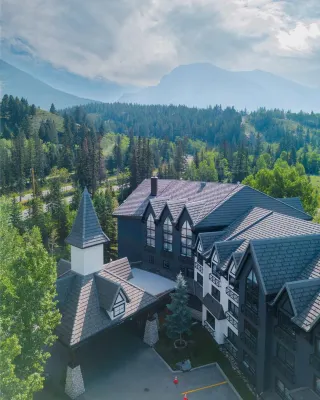 Mtn House by Basecamp Hotel in zona Canmore Museum & Geoscience Centre
