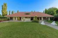 FLIPHAUS Wine Country Mansion 27pax Hôtels à : 
