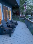 Lakeside Life on Keuka's Water's Edge - Boutique
