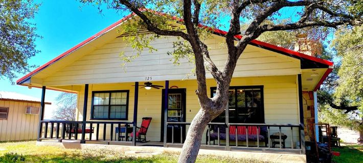 Riverfront Home w/kayaks, firepit, grill, fish 8mi Coopers 8mi Castell Gen Store Hotels in Llano County
