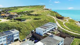 Seaside Escape: Warm & Cosy Winter Getaway by the Sea