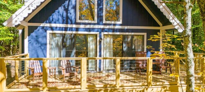 Renovated, Foosball, In the trees, EV charger! Hotels in Beech Mountain