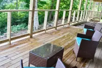 Prather Place, Spacious, Deck And View, Entertaining Basement, Minutes to Marina
