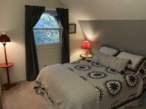 Cozy creekside cabin near Big Powderhorn's Lift #1 & Recreational Trail #2!!