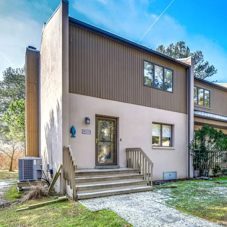 Welcome to Sea Glass Cottage, Walk, Bike, or Trolley to the Beach!