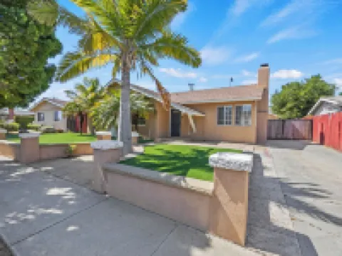 Coastal Home Near UCSB & Airport + Hot Tub, King Beds, Fast Wifi, Sleeps 6 Hotels in Goleta