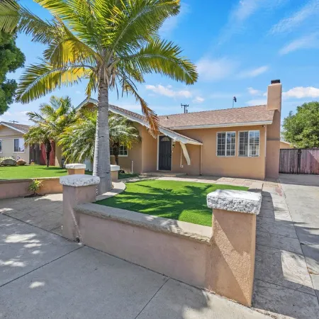 Coastal Home Near UCSB & Airport + Hot Tub, King Beds, Fast Wifi, Sleeps 6