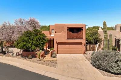 Beautiful Santa Fe Home, Golfer's & Hiker's paradise, 20 minute drive from UofA.
