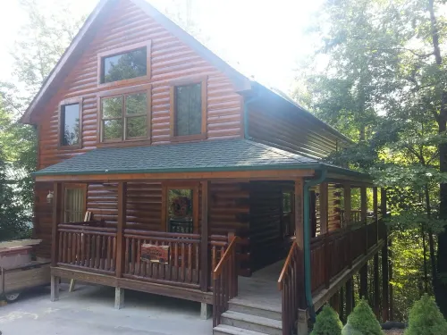 Real Log Cabin 2 Bedroom, 2 Full Bath, Full Kitchen Close To All Attractions.