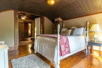 The Farrow House- Canoe, Bike, Hike, Historic, Hocking Valley Railroad,