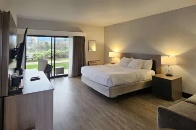 Edgewater Inn and Suites, Ascend Hotel Collection Hotel dekat Liberty Theater