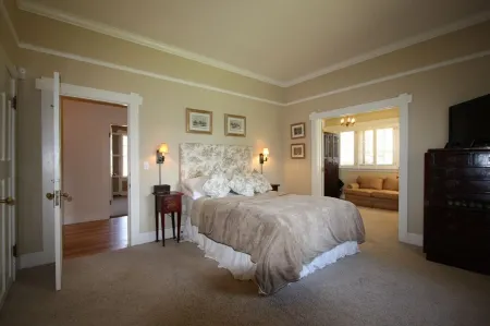 Beautiful Setting, Romantic Historic Arts & Crafts Home, Great Longs Peak Views Отели рядом с достопримечательностью «Gem Lake»