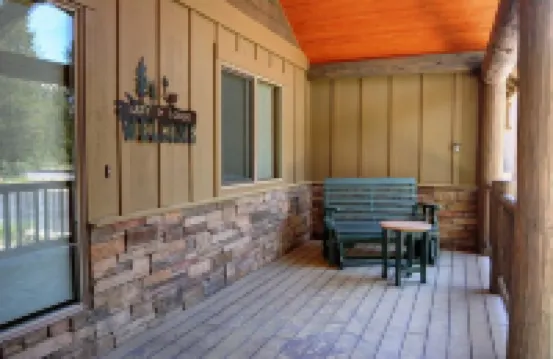 Premier Luxury Home with 7 Br/8 BA, Hot Tub, Game Room, Sharc Passes, A/C