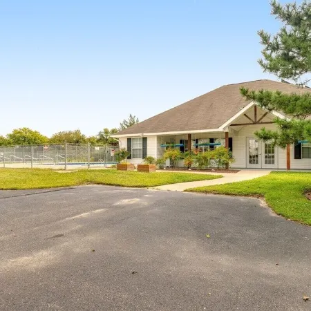 Free Daily Activities, Bikes, Grill, Pool, Chairs, Plenty of Parking!