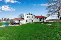 3- Bedroom Apartment at an Award Winning Winery