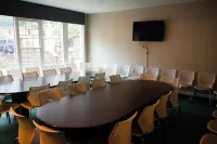 5-Bedroom 6000SF wood and glass retreat in Atlanta, surrounded by greenery.