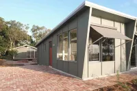 Renovated 50's beach house nestled between the Tweed river and Dreamtime beach. Hotels near Coolangatta & Tweed Heads Golf Club
