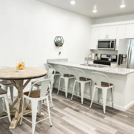 NEW Townhome - Pet Friendly - 3 BD - 30 Minutes from Adventure