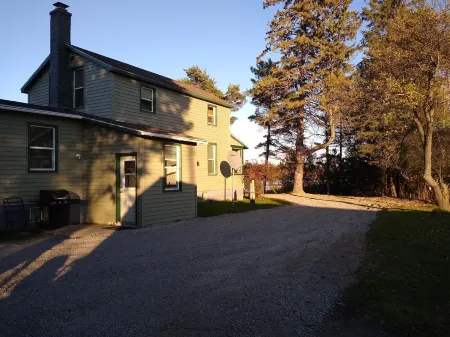 3- bedroom home on the river10 min. from town also have identical 1818034 ID #