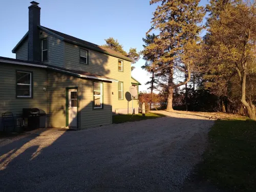 3- bedroom home on the river10 min. from town also have identical 1818034 ID #