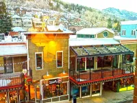Cozy Ski Retreat on Main ST Park City-Walk to Ski Lift, Dining, and Nightlife!