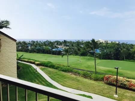 3BR, 3BA Kailua-Kona Condo. Best location. Beautiful ocean & golf course views!