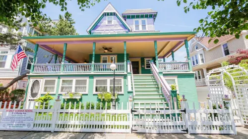 One of a kind single family home, 6 bedrooms, sleeps 13