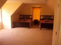 Alexandria -DC Metro Large House, Pool Table, Free Parking 6 BRM - 4 Bath Hotels in Rose Hill