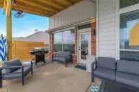 Modern Grand Prairie Retreat w/ Pool • Game Room • -10 Min to Stadiums & More