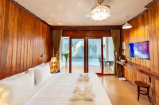 LuangPrabang Center Hotel Hôtels à proximité de : Temple d’or de la ville (Wat Xieng Thong)