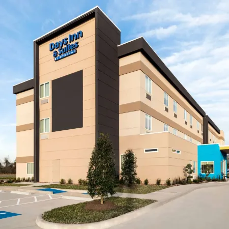 Days Inn & Suites by Wyndham Beaumont West / I-10 & Walden