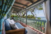 A Beautiful View Beach House at Kahalu'u Bay! Snorkeling & Surfing ~ Steps Away!