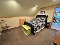 High Peaks Hideaway - minutes from Whiteface Mt! Hotels in Jay