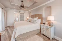 Large Luxury Home, Amazing Kitchen, Pet Friendly, Game Rm, Comm. Pool, Prvt Yard