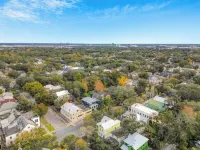 1537- 1 Mile to Vystar, Dailys, Arenas, Entertaining, Pet Friendly, Sleeps 10