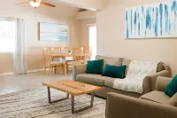 Cozy Home 20 min to Beach! Private Backyard. Pet Friendly Hotels in San Carlos Park