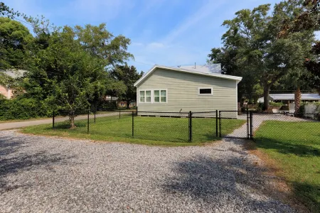 The Porter House - in the heart of Ocean Springs. Easily walk to downtown!