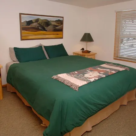 Dog-Friendly Fishing/Ski Log Home by River/Mountain – a Feeling of Old Ketchum