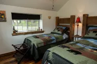 Beautiful Newly Remodeled Log Cabin at Tiny Timbers Resort!