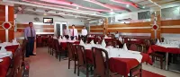 Hotel Samrat فنادق في Jhansi Rly. Settl